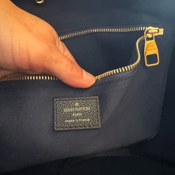 Beautiful purse made with the same materials as the real one. - Picture 12 of 12